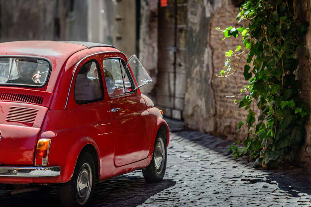 Classic car tours of Rome and its surroundings